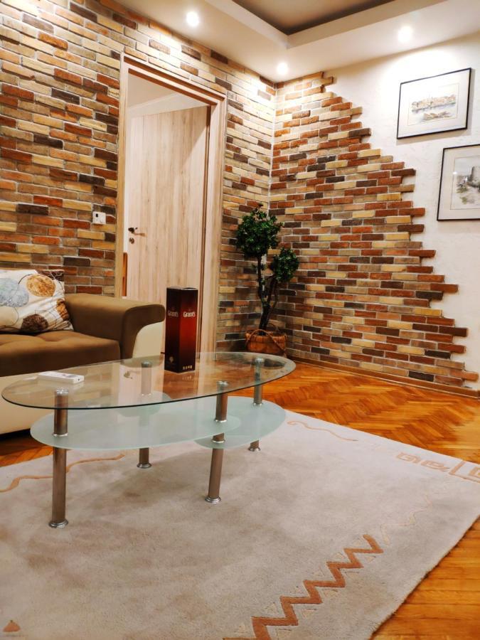 V2 With Love - Vintage Modern And Spacious Belgrade Exterior photo