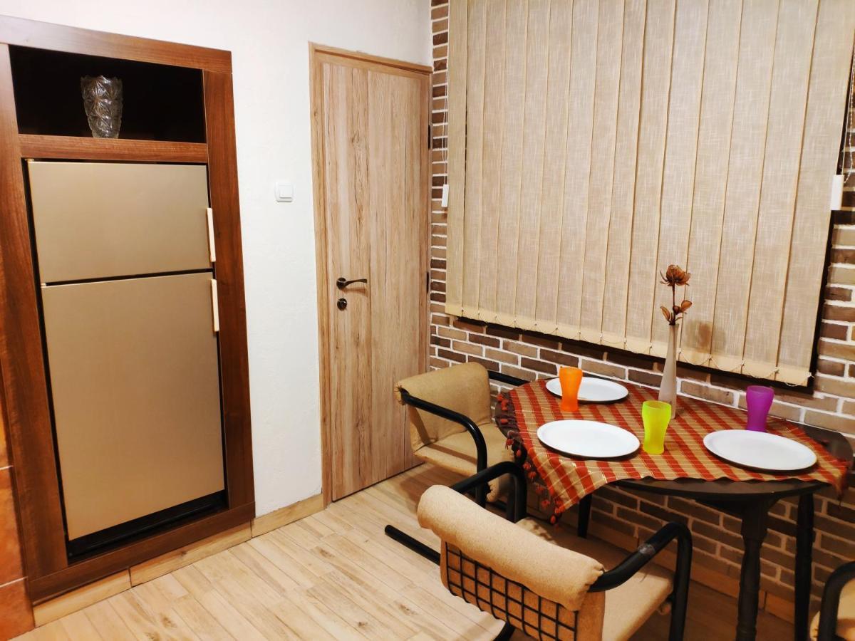 V2 With Love - Vintage Modern And Spacious Belgrade Exterior photo