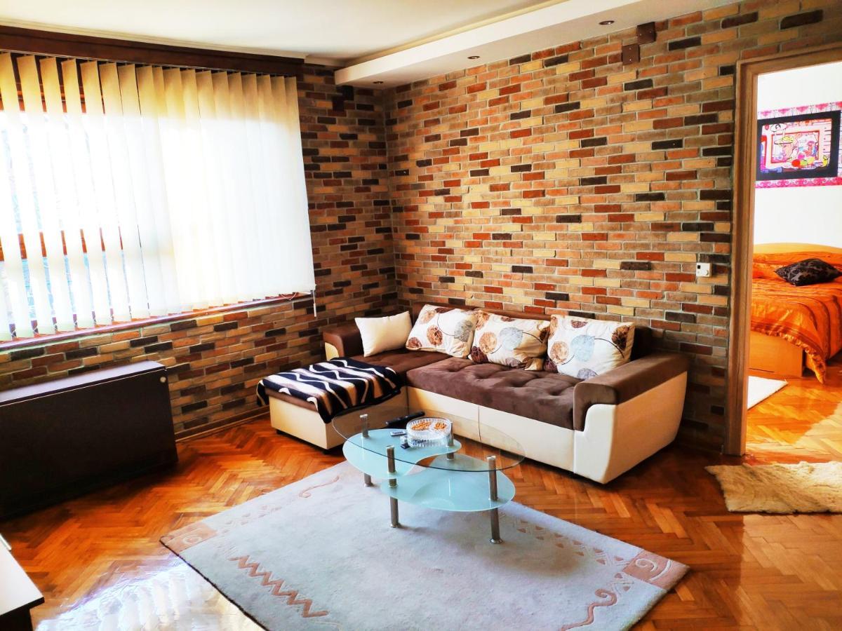 V2 With Love - Vintage Modern And Spacious Belgrade Exterior photo